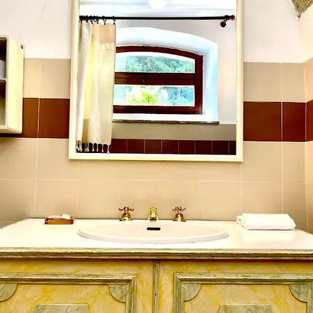 בית חווה Germogli I Tenuta Di Fassia גוביו